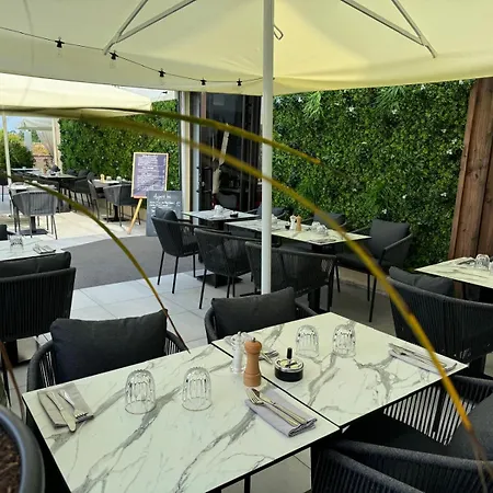 - Restaurant Le Bon Duc Hotel