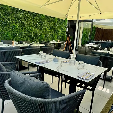- Restaurant Le Bon Duc Hotel Les Billaux