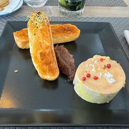 - Restaurant Le Bon Duc Hotel 2*