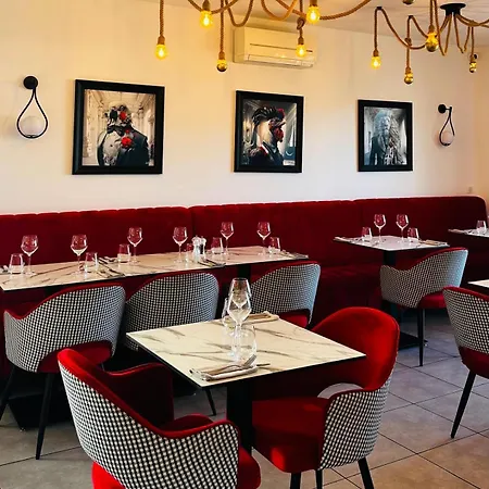 - Restaurant Le Bon Duc Hotel