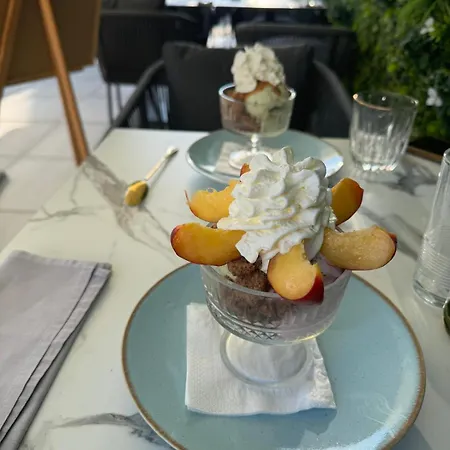 - Restaurant Le Bon Duc Hotel